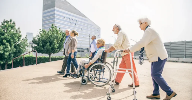 How to Manage Senior Mobility Issues: Comprehensive Guide & Clinical Frameworks